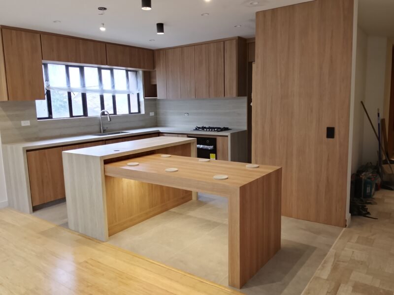 Fabricante de cabañas y altillo en madera cocinas integrales closet puertas centro de TV