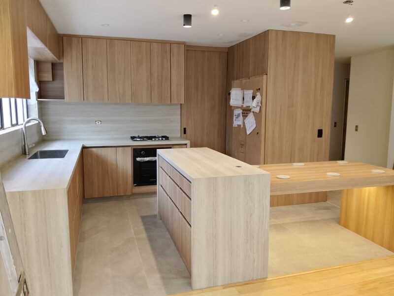 Fabricante de cabañas y altillo en madera cocinas integrales closet puertas centro de TV